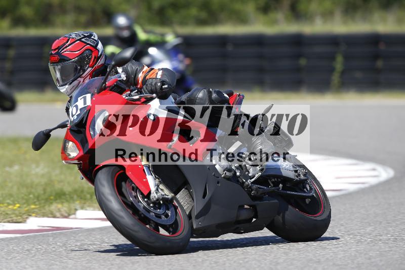 Archiv-2025/48 25.08.2025 Cornu Master School ADR/blau-bleu/101